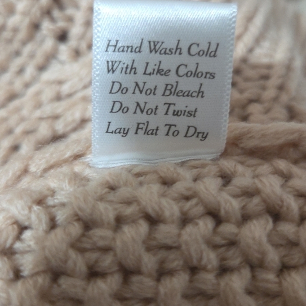Pink Lily Turtle Neck  Tan Sweater Chunky Cable Knit Size Small - Picture 7 of 7